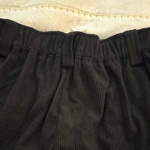Halara Women's Black Corduroy Shorts - size small - NWT - Picture 6 of 8